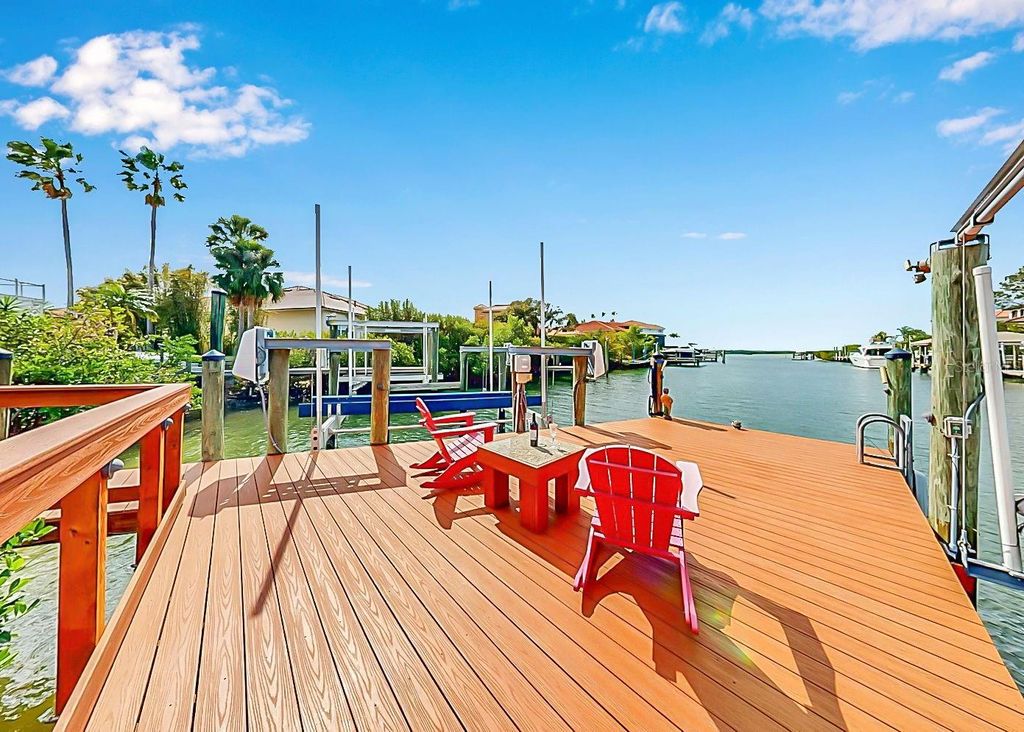 Image 40 of property listing at 960 SYMPHONY ISLES BOULEVARD, Apollo Beach, FL 33572