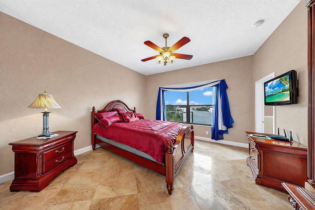 Image 44 of property listing at 960 SYMPHONY ISLES BOULEVARD, Apollo Beach, FL 33572