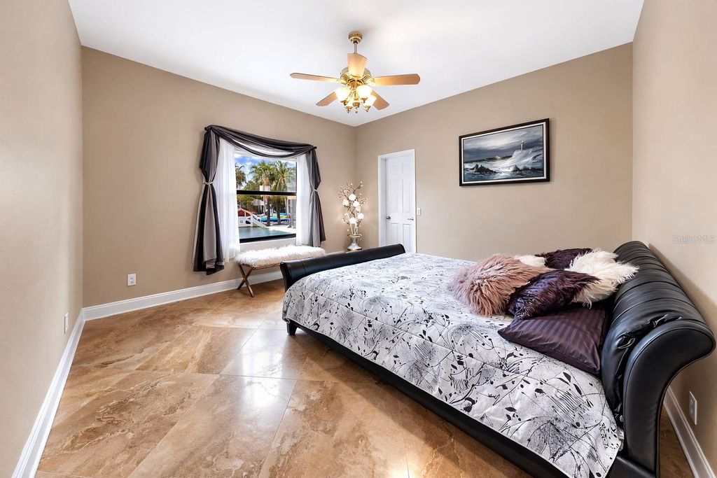 Image 45 of property listing at 960 SYMPHONY ISLES BOULEVARD, Apollo Beach, FL 33572