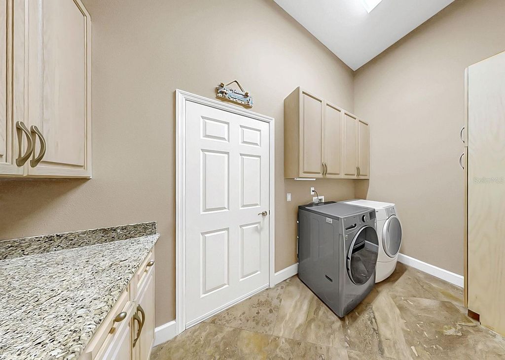 Image 54 of property listing at 960 SYMPHONY ISLES BOULEVARD, Apollo Beach, FL 33572