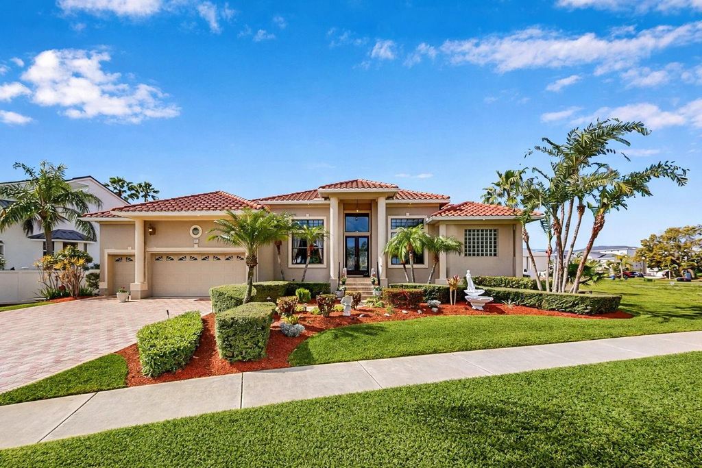 Image 8 of property listing at 960 SYMPHONY ISLES BOULEVARD, Apollo Beach, FL 33572