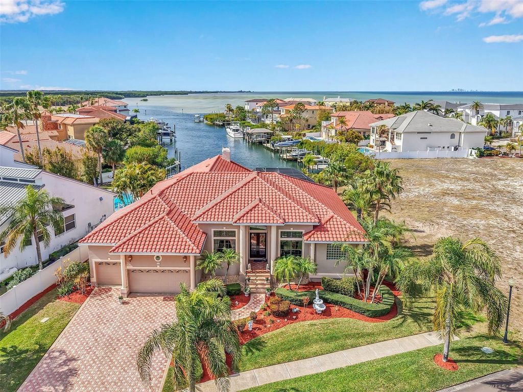 Image 9 of property listing at 960 SYMPHONY ISLES BOULEVARD, Apollo Beach, FL 33572