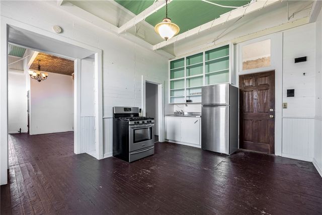 103 Holcomb 2, Springdale, AR 72764