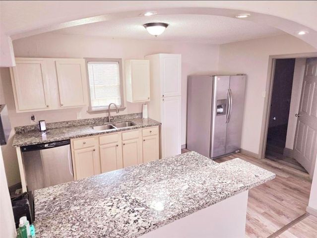 712 Trimm Avenue, Pasadena, TX 77502