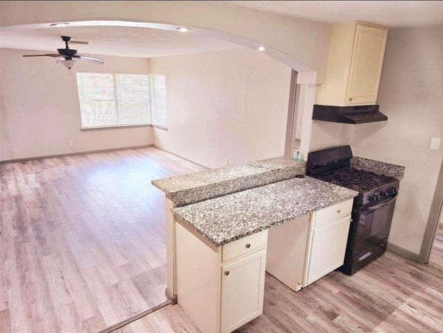 712 Trimm Avenue, Pasadena, TX 77502