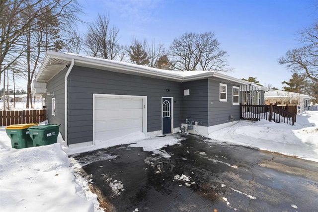 1017 EDGEWOOD CIRCLE, Marinette, WI 54143