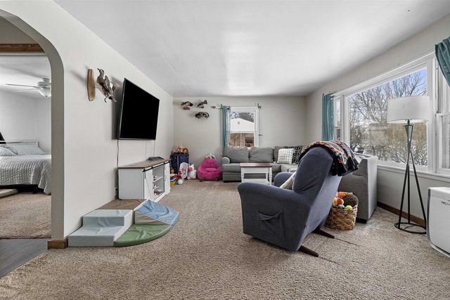 1017 EDGEWOOD CIRCLE, Marinette, WI 54143