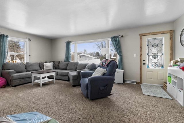 1017 EDGEWOOD CIRCLE, Marinette, WI 54143