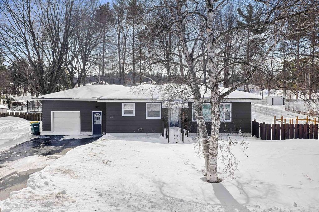 1017 EDGEWOOD CIRCLE, Marinette, WI 54143
