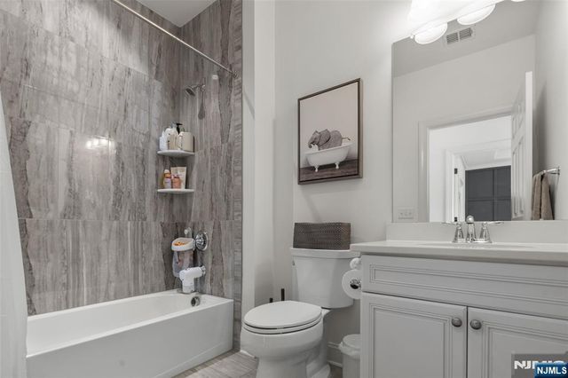 109 Sequoia Drive, Cedar Grove, NJ 07009