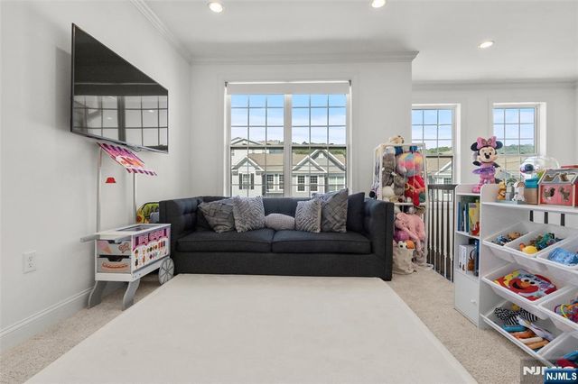 109 Sequoia Drive, Cedar Grove, NJ 07009