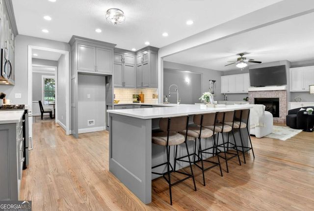 375 Williamsburg Circle, Mcdonough, GA 30253
