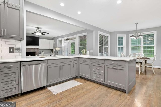 375 Williamsburg Circle, Mcdonough, GA 30253
