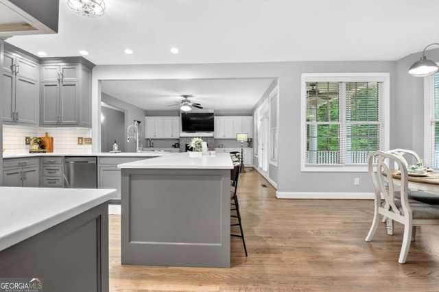 375 Williamsburg Circle, Mcdonough, GA 30253