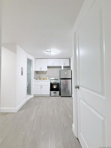 14105 Northern Boulevard 1, Flushing, NY 11354