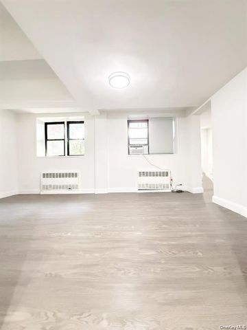 14105 Northern Boulevard 1, Flushing, NY 11354
