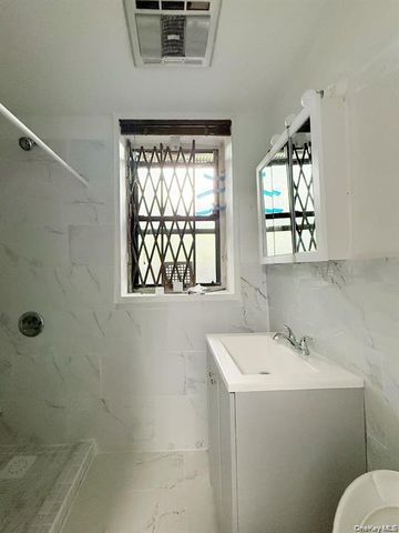 14105 Northern Boulevard 1, Flushing, NY 11354