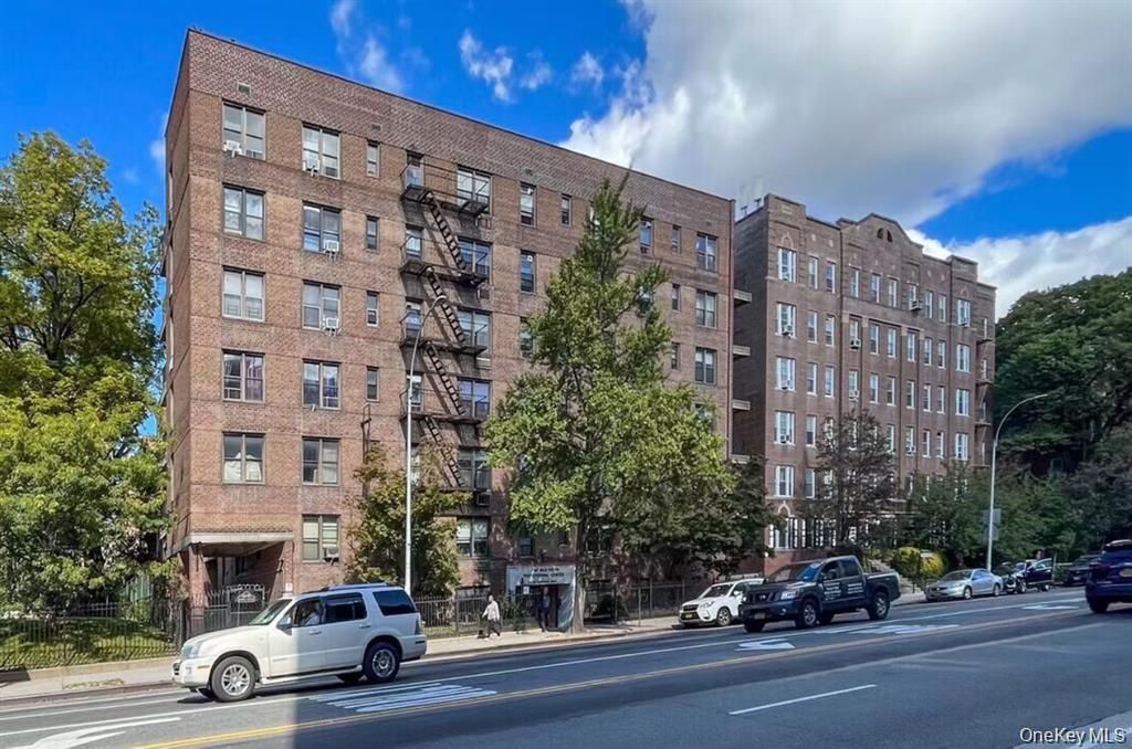 14105 Northern Boulevard 1, Flushing, NY 11354