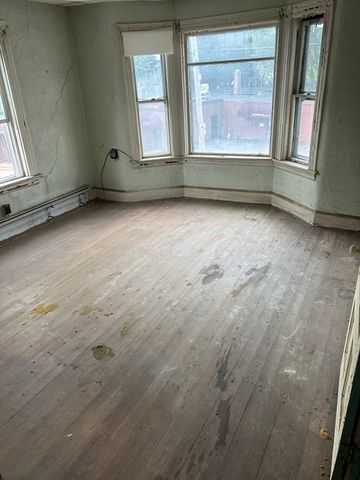 172 Parker St, Gardner, MA 01440