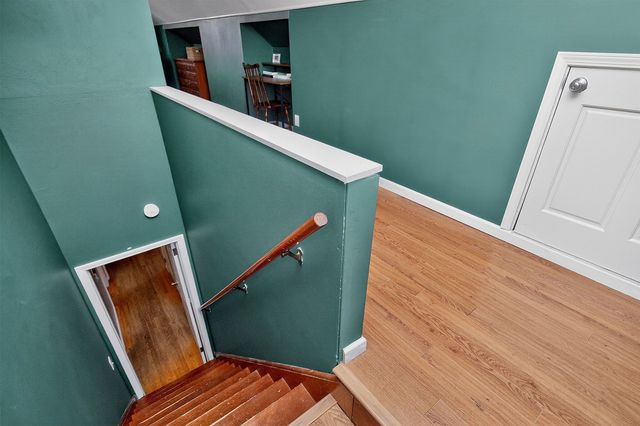 2400 E 39th Court, Des Moines, IA 50317