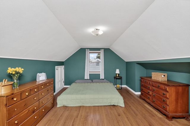 2400 E 39th Court, Des Moines, IA 50317