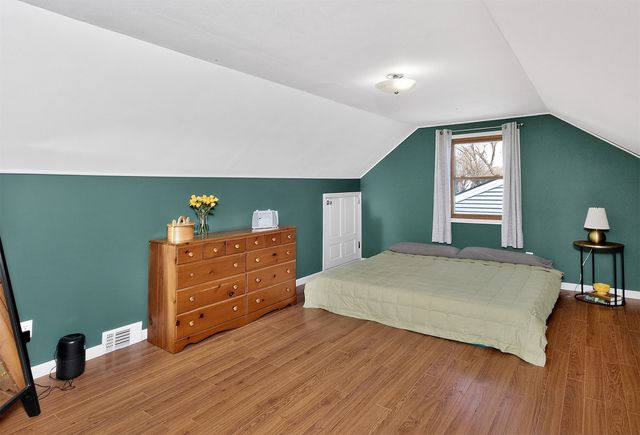 2400 E 39th Court, Des Moines, IA 50317