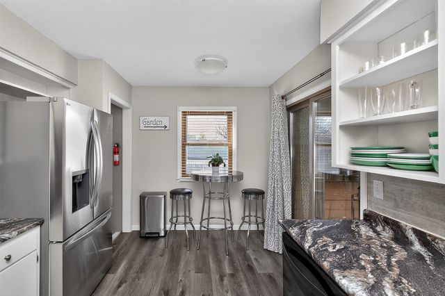 2400 E 39th Court, Des Moines, IA 50317