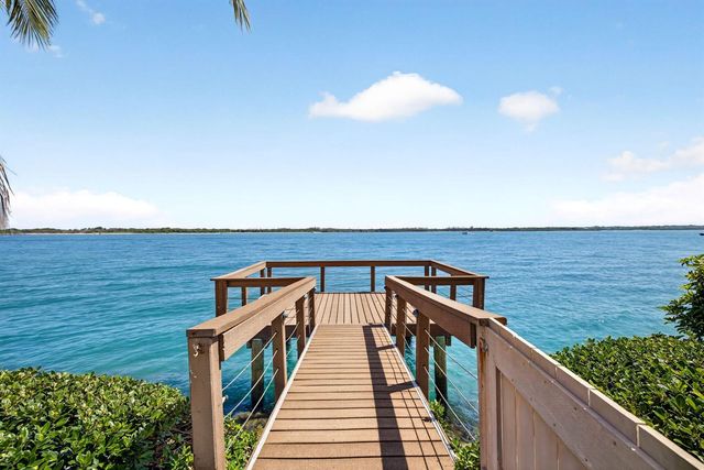 7034 SE Harbor Circle, Stuart, FL 34996