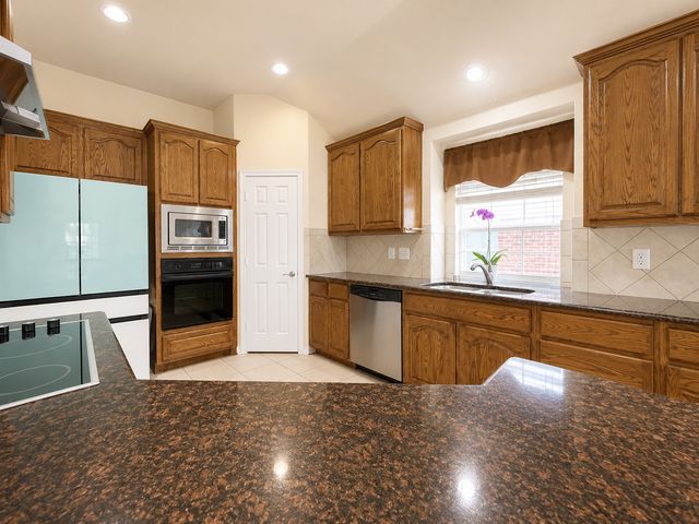 2201 Trickling Creek Drive, Garland, TX 75041