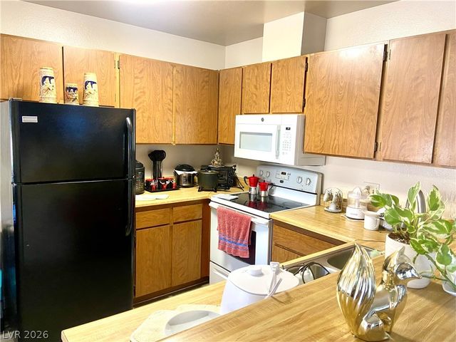 1872 Cosmic Drive, Las Vegas, NV 89115