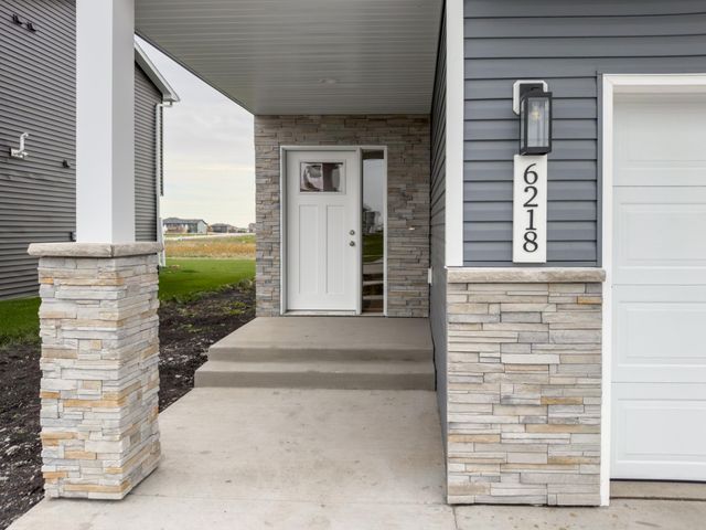 6218 87th Avenue S, Horace, ND 58047