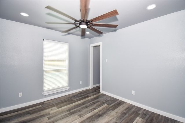 950 Mendoza St, Corpus Christi, TX 78416