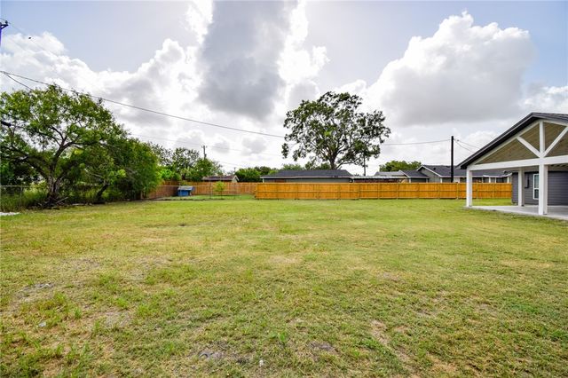 950 Mendoza St, Corpus Christi, TX 78416
