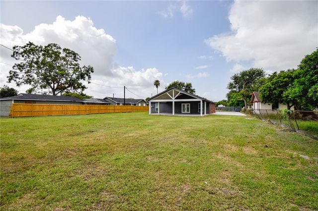 950 Mendoza St, Corpus Christi, TX 78416