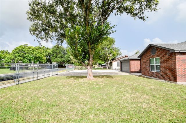 950 Mendoza St, Corpus Christi, TX 78416