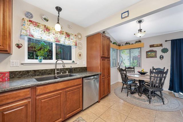 7224 Regard Way, Sacramento, CA 95842