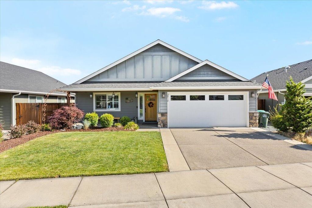 2818 Esther Lane, Grants Pass, OR 97527