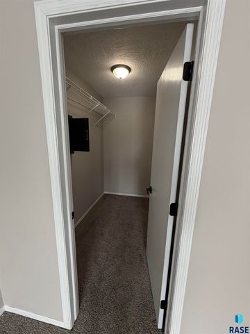 4609 S Galway Ave Avenue, Sioux Falls, SD 67106