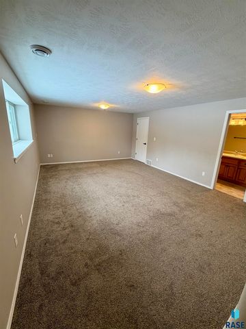 4609 S Galway Ave Avenue, Sioux Falls, SD 67106