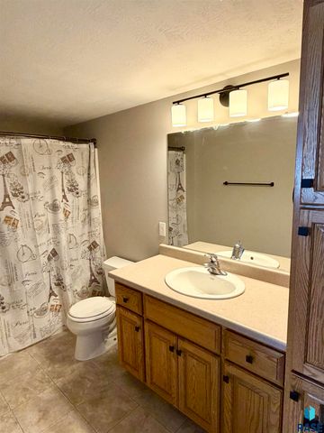 4609 S Galway Ave Avenue, Sioux Falls, SD 67106