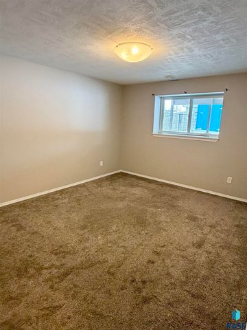 4609 S Galway Ave Avenue, Sioux Falls, SD 67106