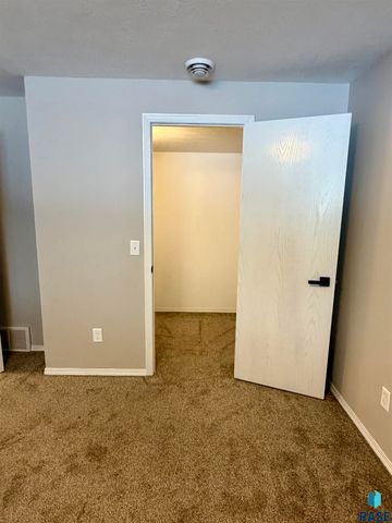 4609 S Galway Ave Avenue, Sioux Falls, SD 67106