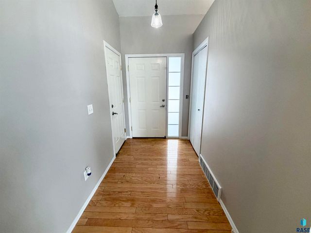 4609 S Galway Ave Avenue, Sioux Falls, SD 67106