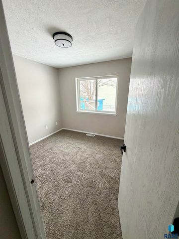 4609 S Galway Ave Avenue, Sioux Falls, SD 67106