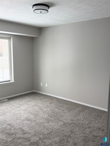 4609 S Galway Ave Avenue, Sioux Falls, SD 67106