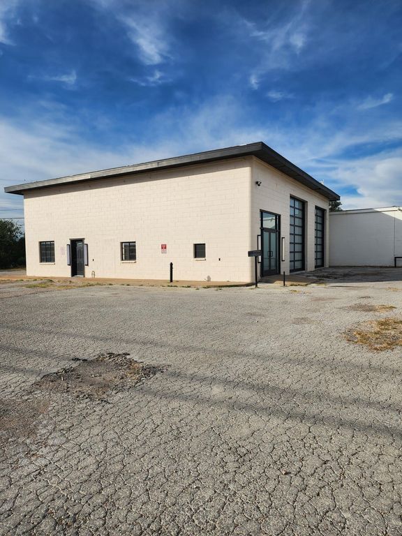 Image 1 of property listing at 313 S Irving Street, San Angelo, TX 76903