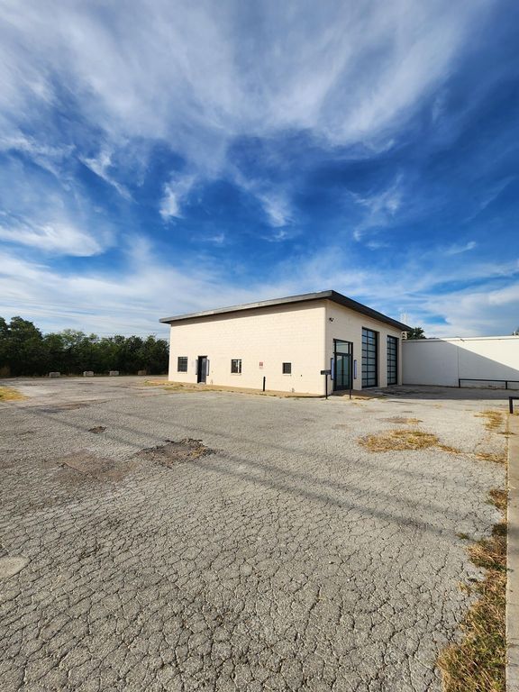 Image 2 of property listing at 313 S Irving Street, San Angelo, TX 76903