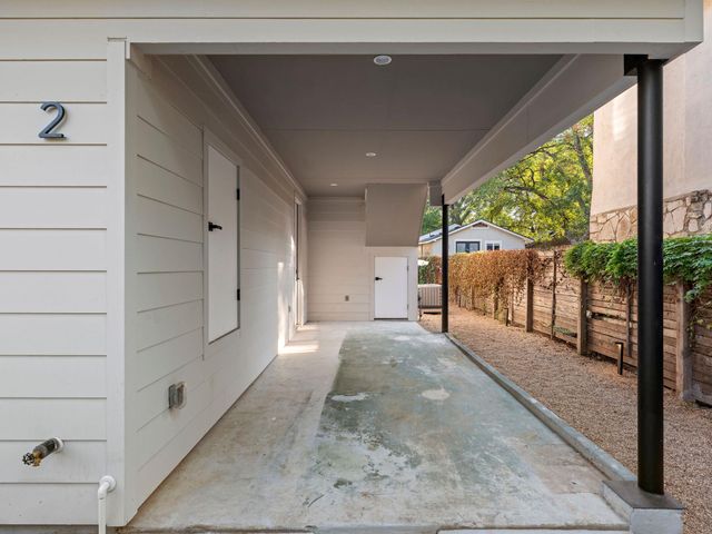 1401 E 3rd ST 2, Austin, TX 78702