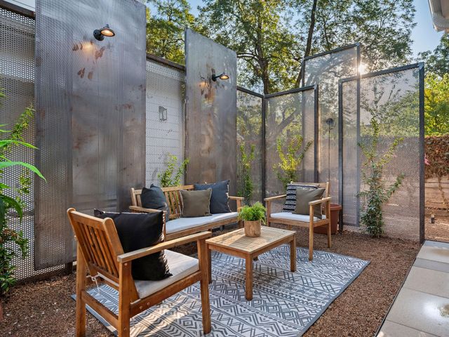 1401 E 3rd ST 2, Austin, TX 78702