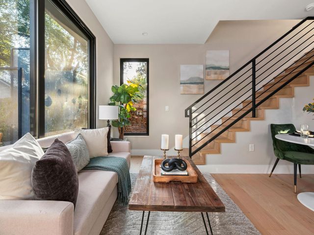 1401 E 3rd ST 2, Austin, TX 78702